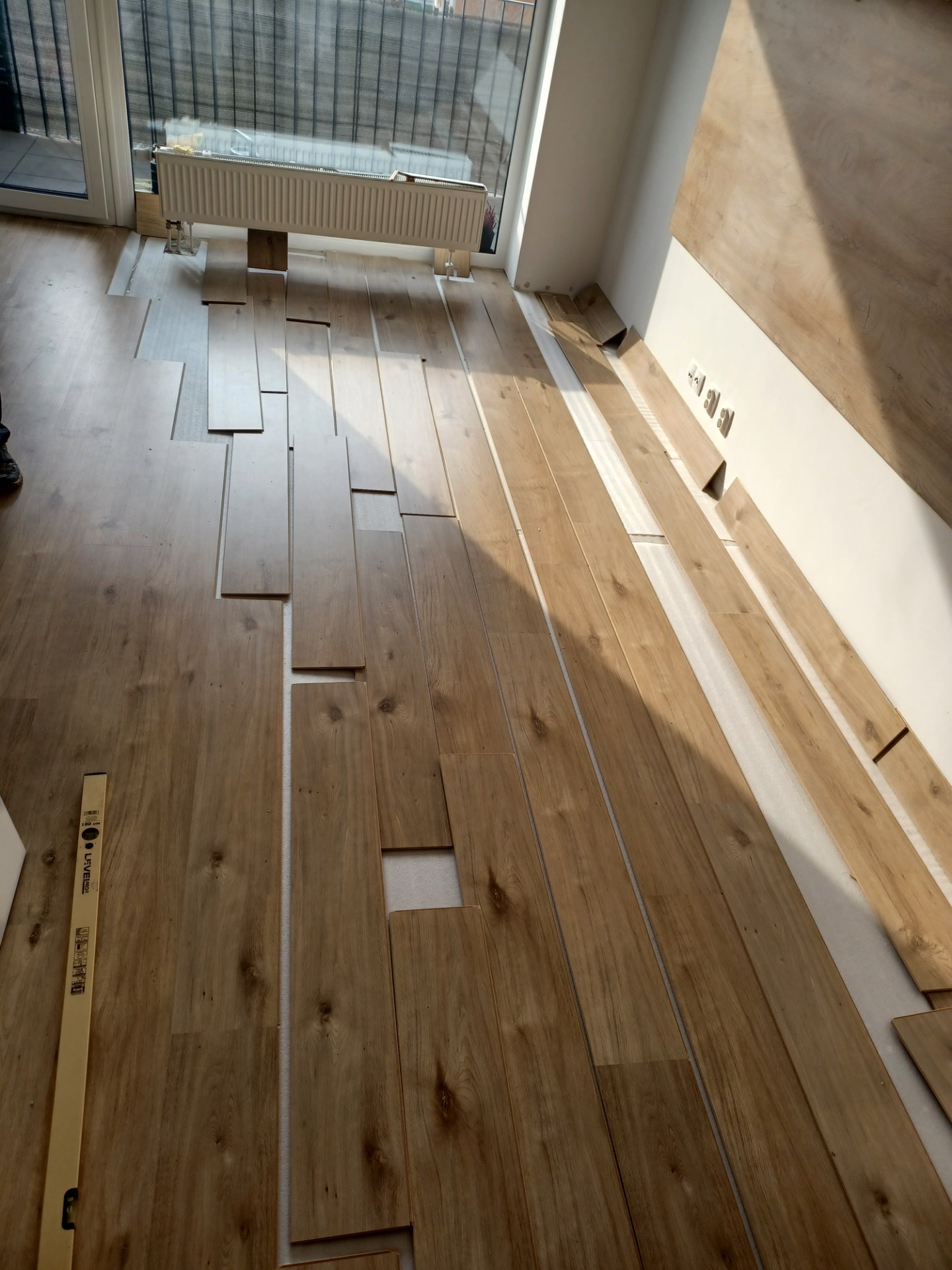 Oprava sa nemusí robiť výmenou lamely s rozobratím celej podlahy